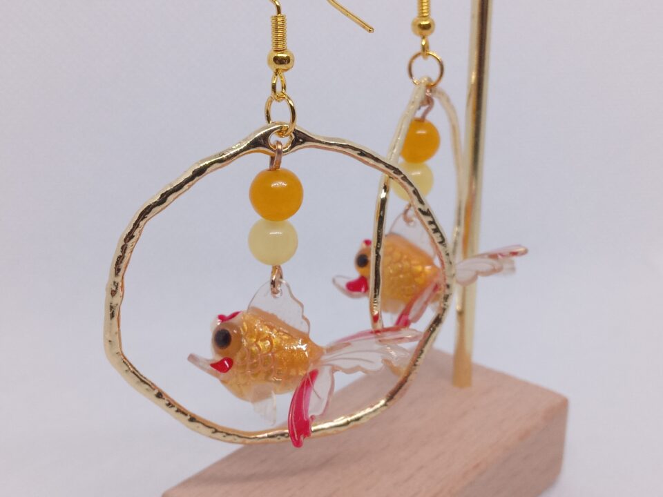 bijou fantaisie, boucles d'oreilles originales, bijou poisson japonais, création unique